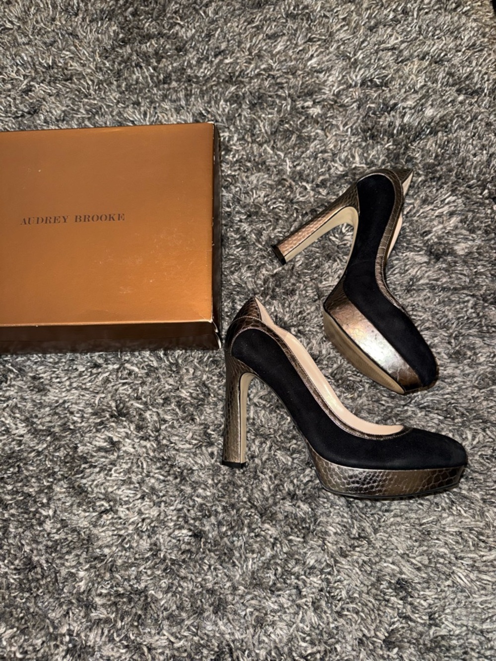 Audrey Brooke Black Pumps with Metallic Silver/Platinum Accents